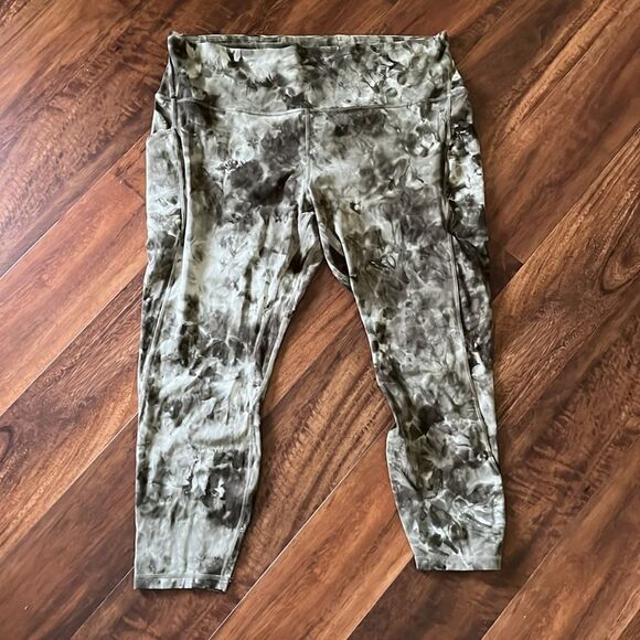 Lululemon Align crop legging Diamond Dye Light Sage Army Green size 20 - Picture 3 of 4